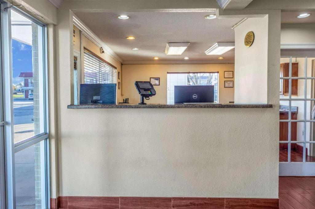 Econo Lodge Meridian Dış mekan fotoğraf